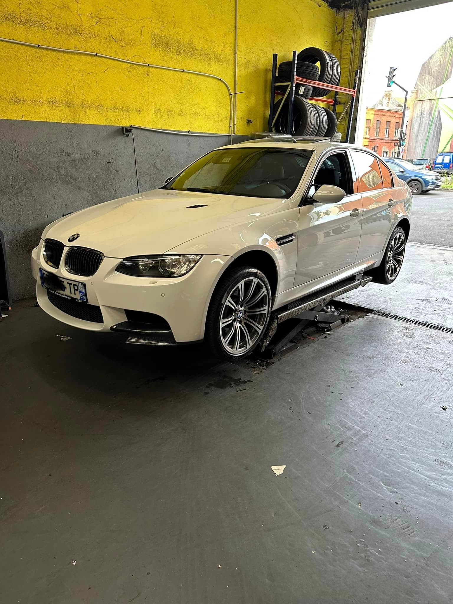 Véhicule sur pont élévateur pour équilibrage pneu à Roubaix